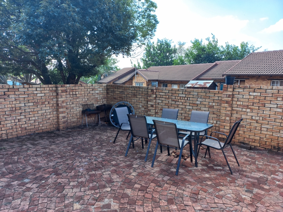 To Let 2 Bedroom Property for Rent in Safari Gardens North West